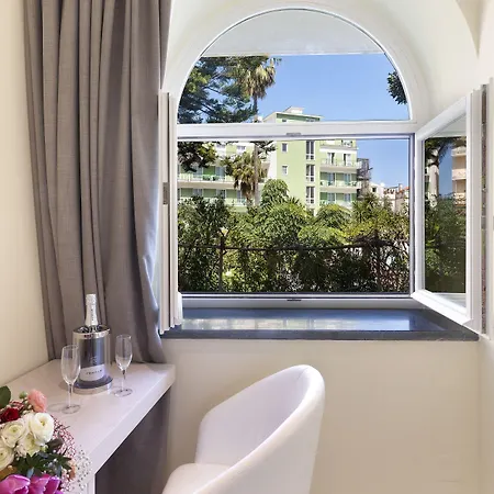 Palazzo Tritone & Abagnale B&B