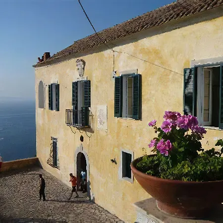 Palazzo Tritone & Abagnale Bed & Breakfast 4*