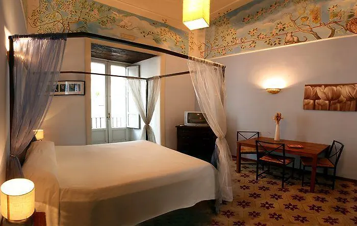 Palazzo Tritone & Abagnale Bed and Breakfast 4*